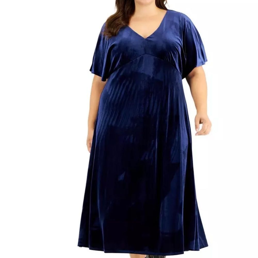 NWT Taylor stunning blue velvet full length maxi dress v neck size 1x or 16w